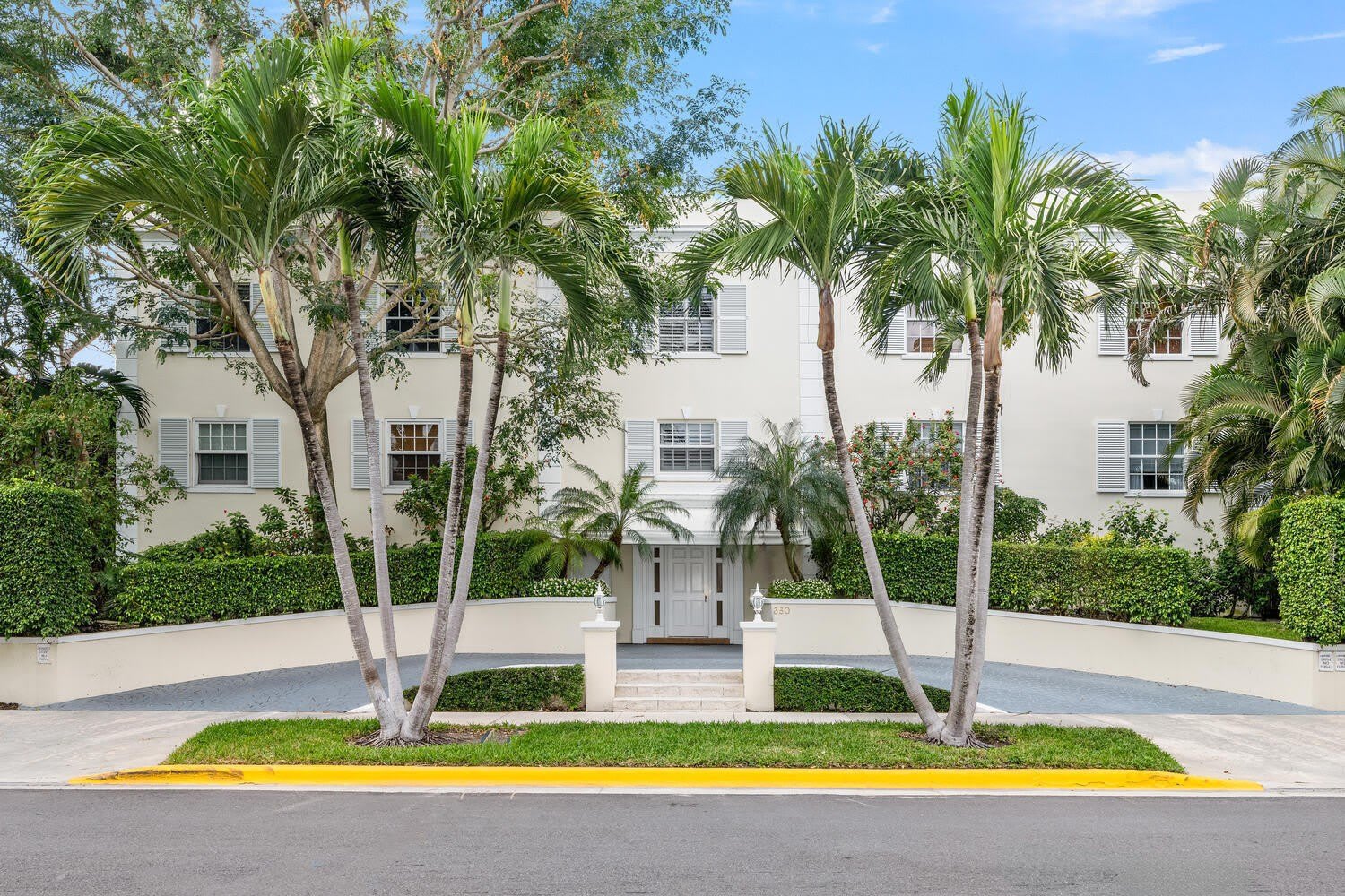 350 Cocoanut Row – photo 1