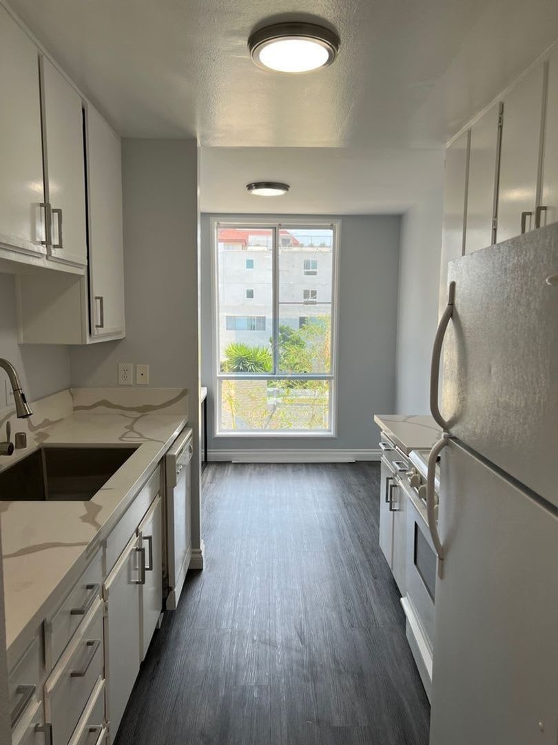 Charming 2Br Condo In West Los Angeles – photo 1