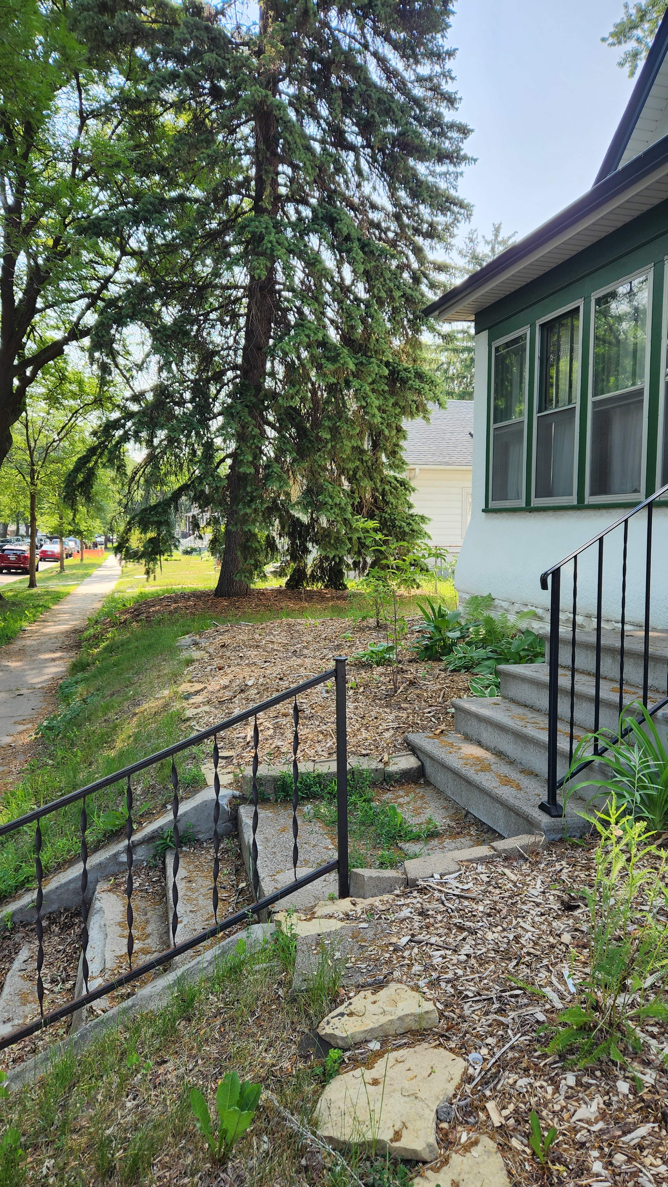 942 Rose Avenue East – photo 1