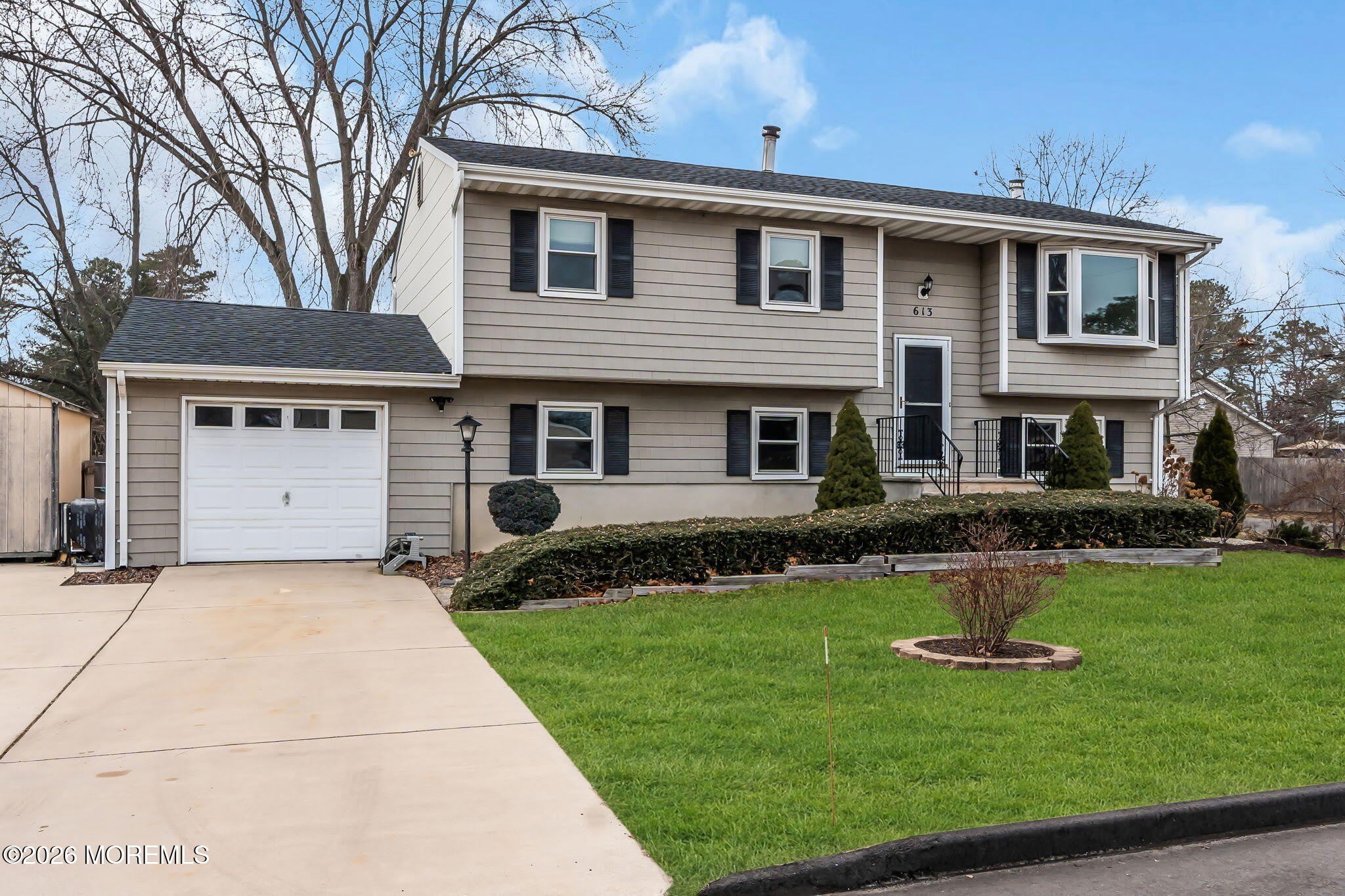 613 Champlain Street – photo 1 of 24