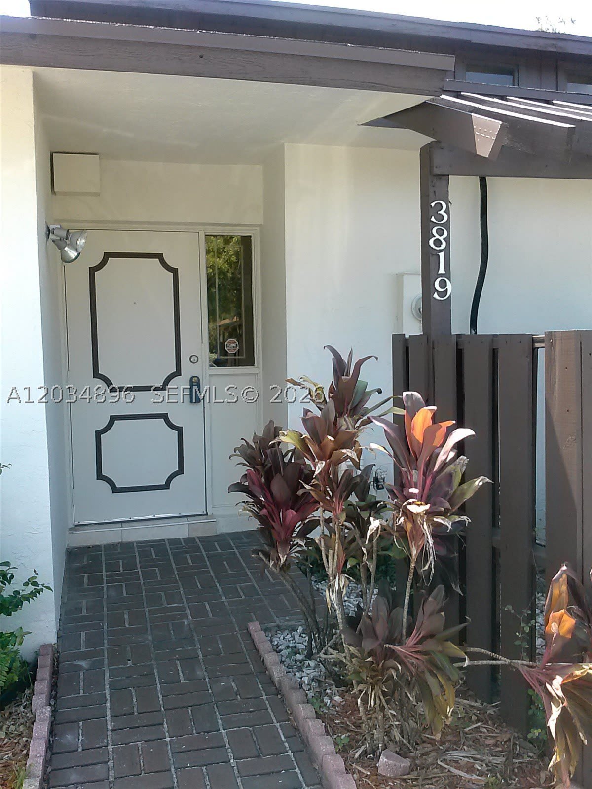 3819 SW 69th Ave – photo 1