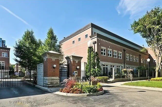 1521 S Indiana Avenue – photo 1