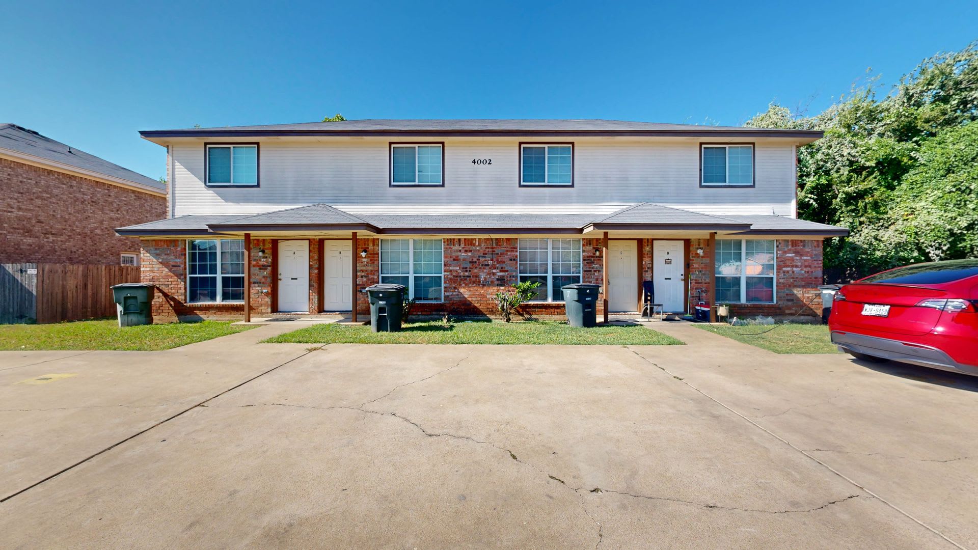 2 WEEKS FREE + $875 RENT + NEW CARPET IN A TWO BEDROOM TOWNHOUSE!!!! – photo 1