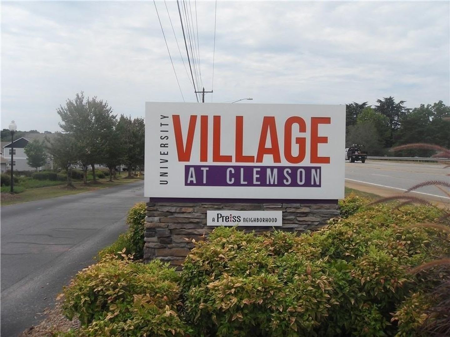 University Village, 142-B – photo 1 of 9