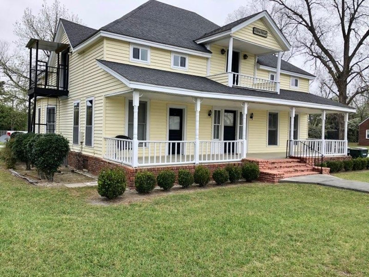 212 W. Lee St. – photo 1 of 9