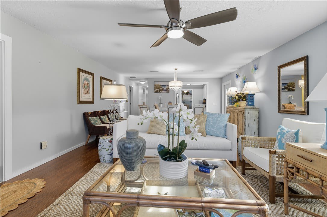 676 Royal Palm Place – photo 1