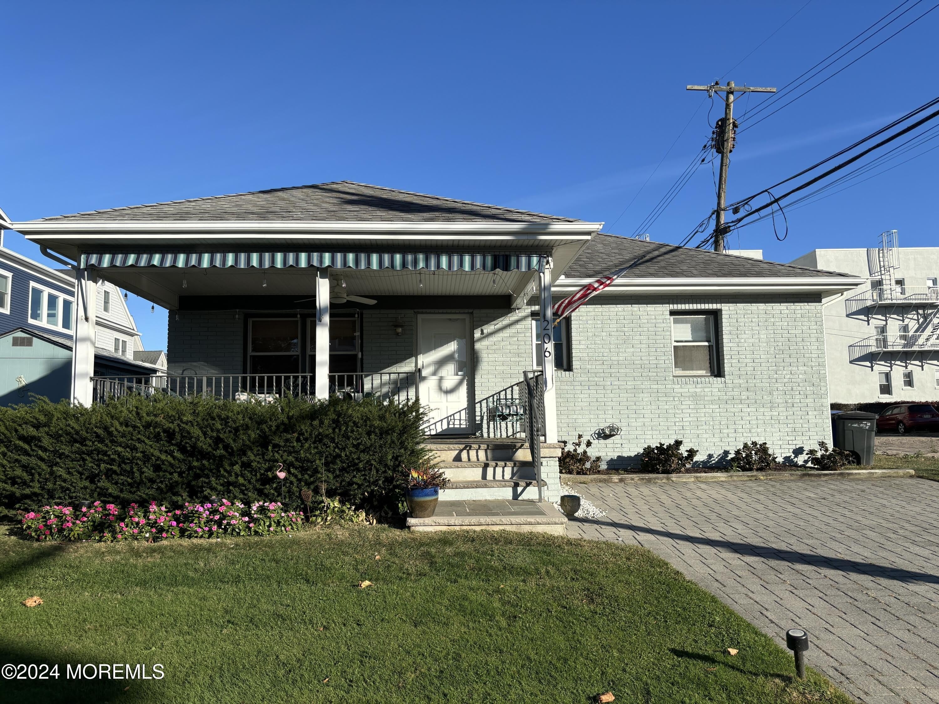 206 Beach Avenue – photo 1 of 10
