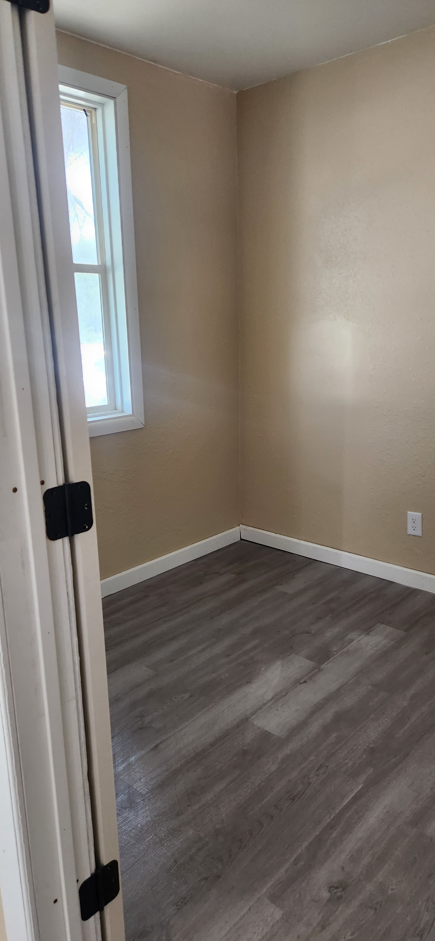 132 W Dawson Ave – photo 1 of 6