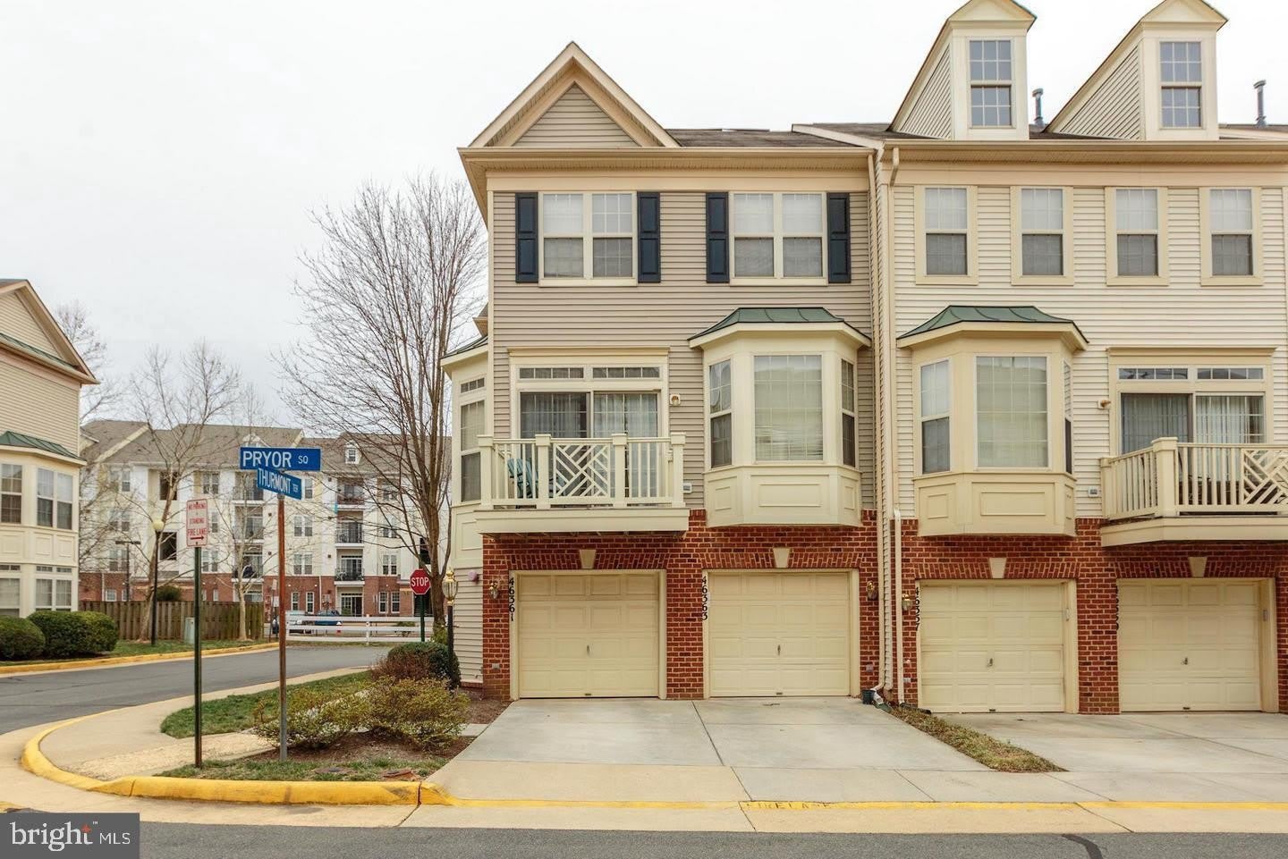 46363 PRYOR Square – photo 1 of 18