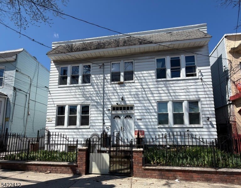 656 N 7Th St – photo 1 of 12