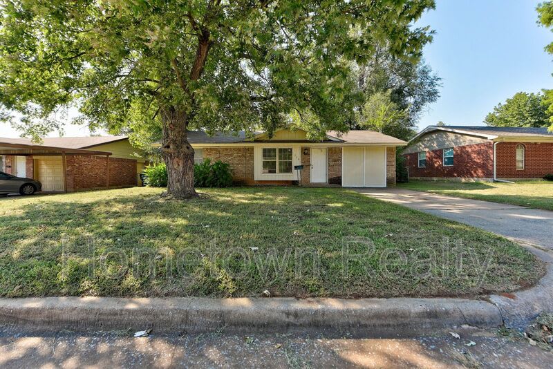 208 W Shadywood Drive – photo 1 of 28