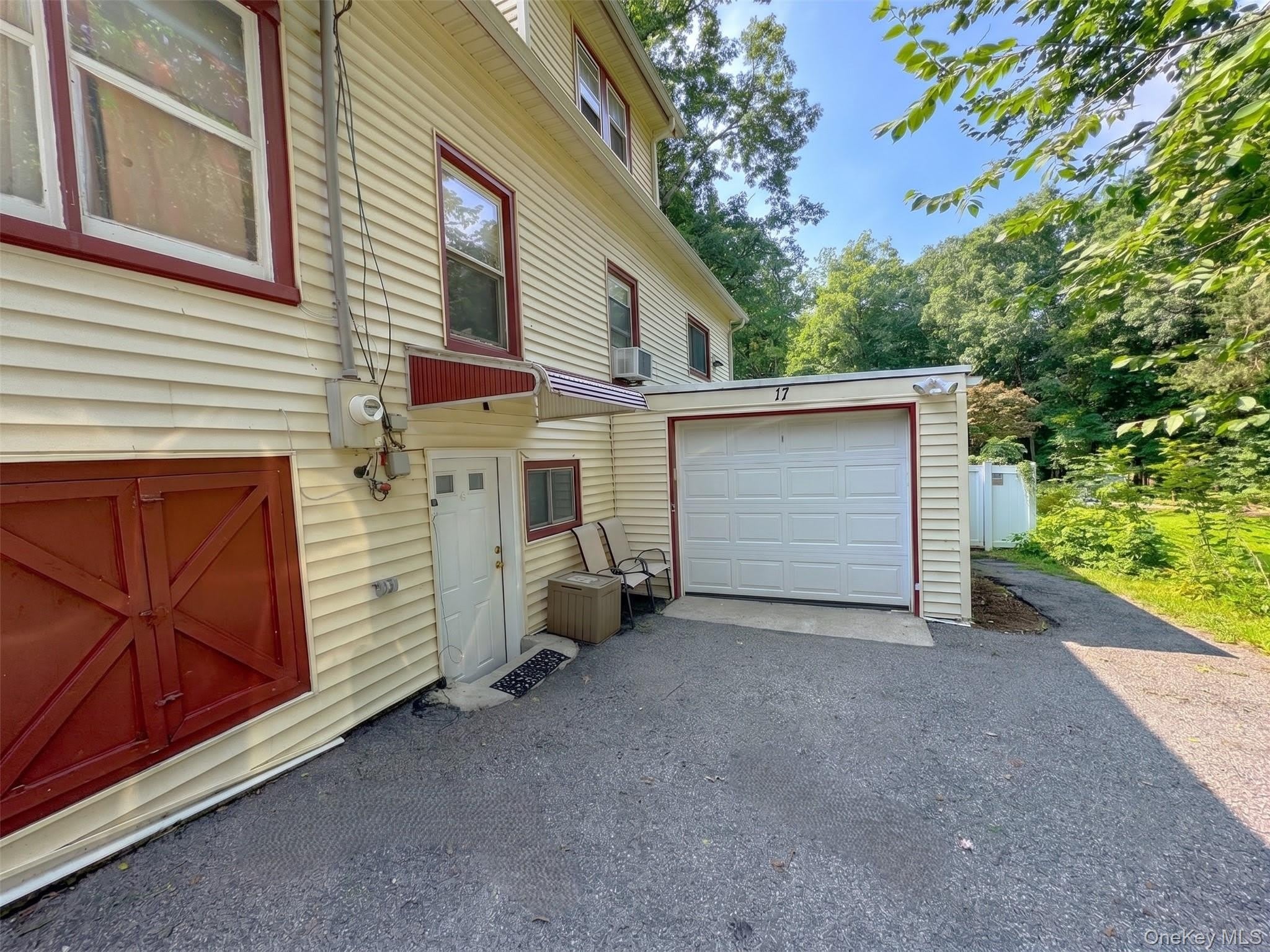 17 Bridge Lane – photo 1 of 13
