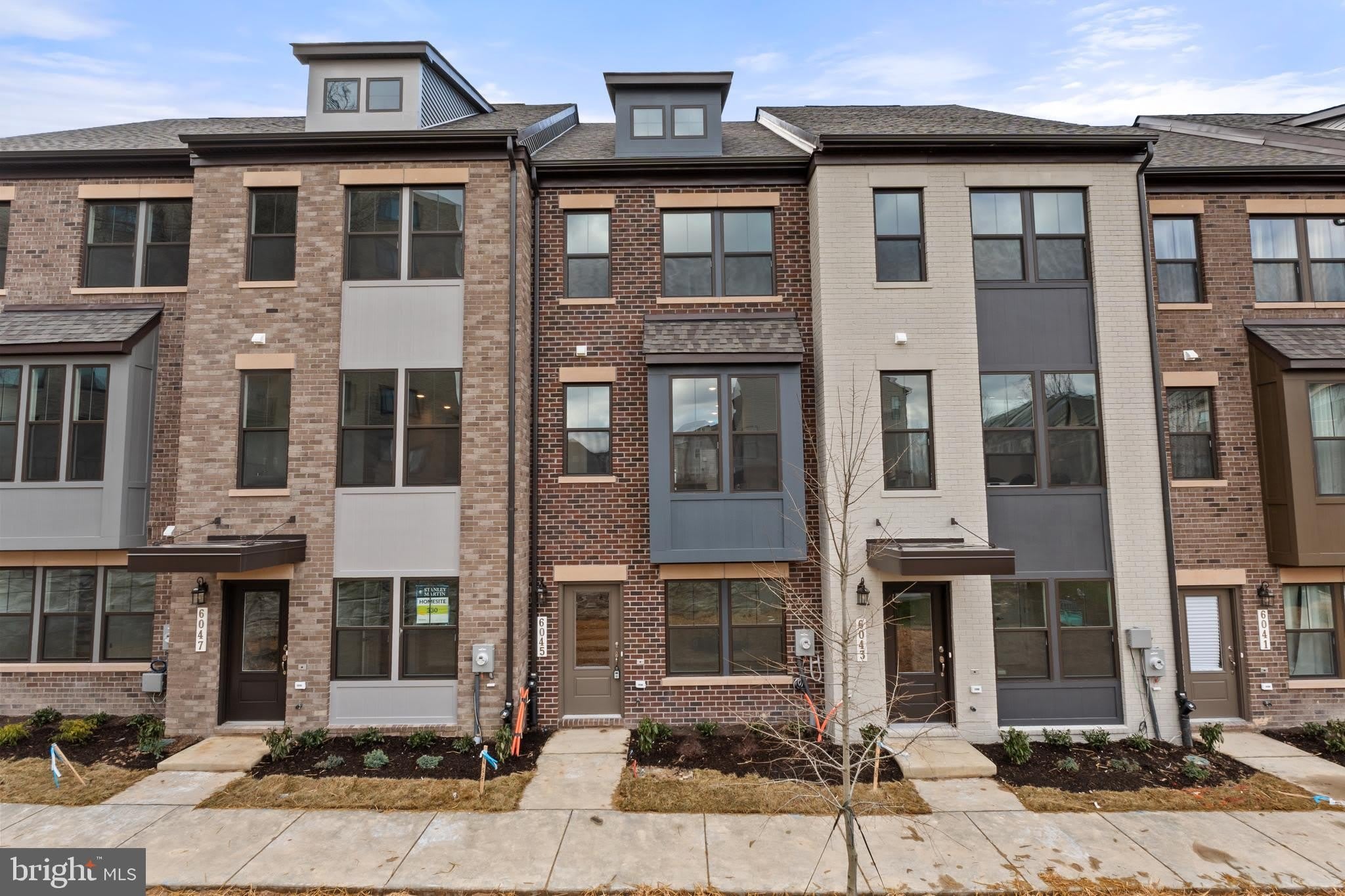 6045 SOHO WAY – photo 1 of 27