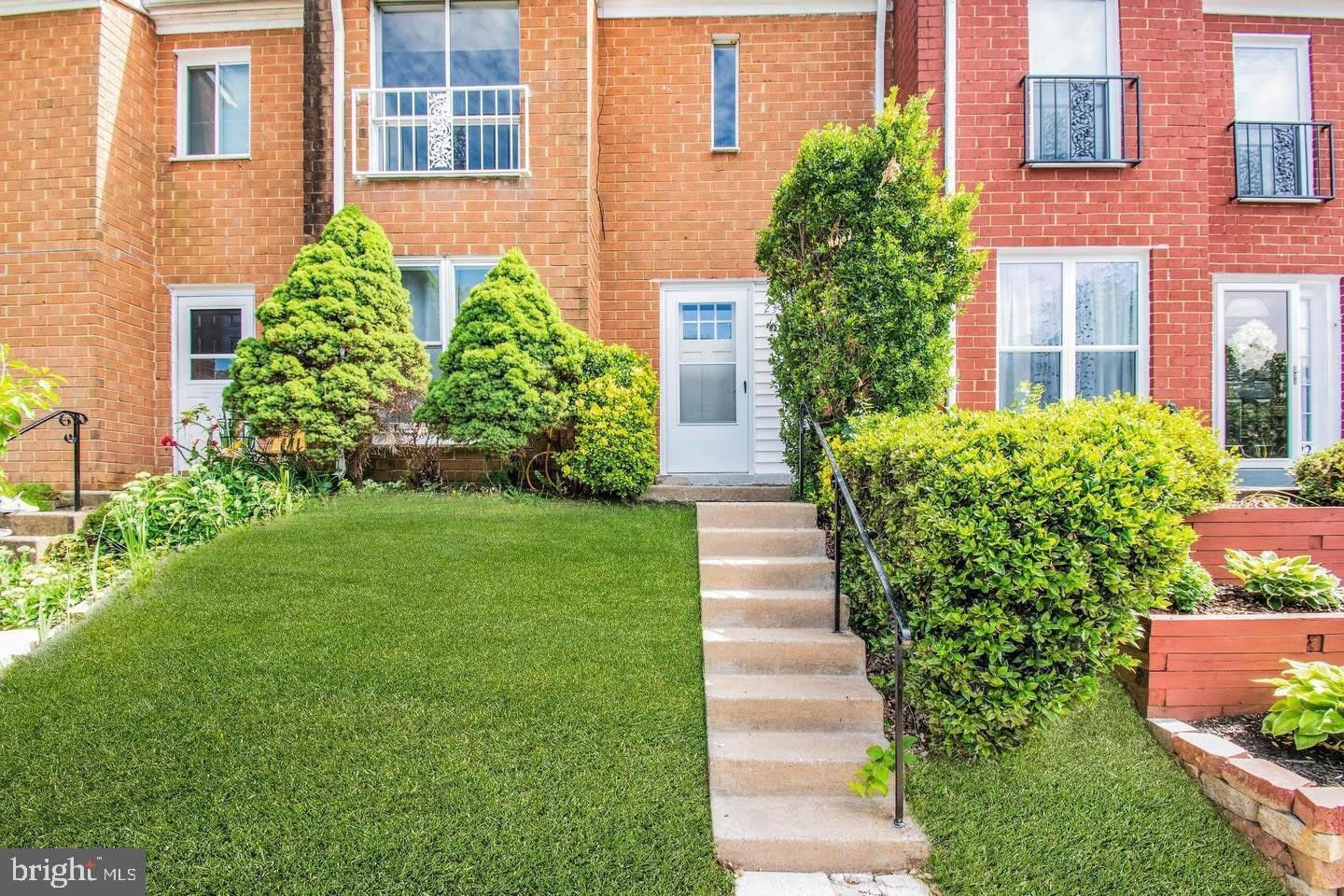 23 Oak Drive – photo 1 of 83