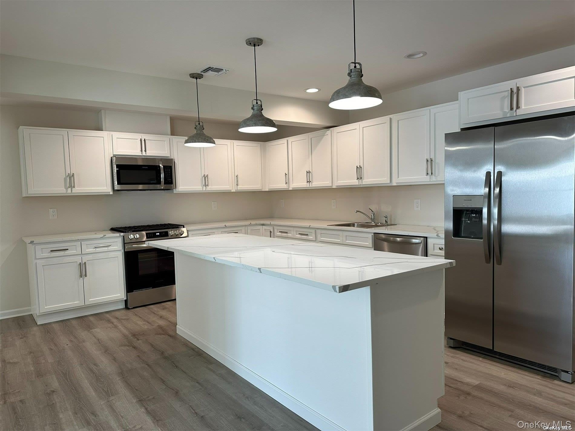 125 W Main Street – photo 1 of 32