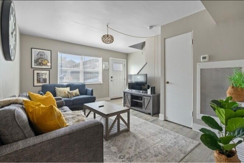 464 E Norwich Avenue – photo 1