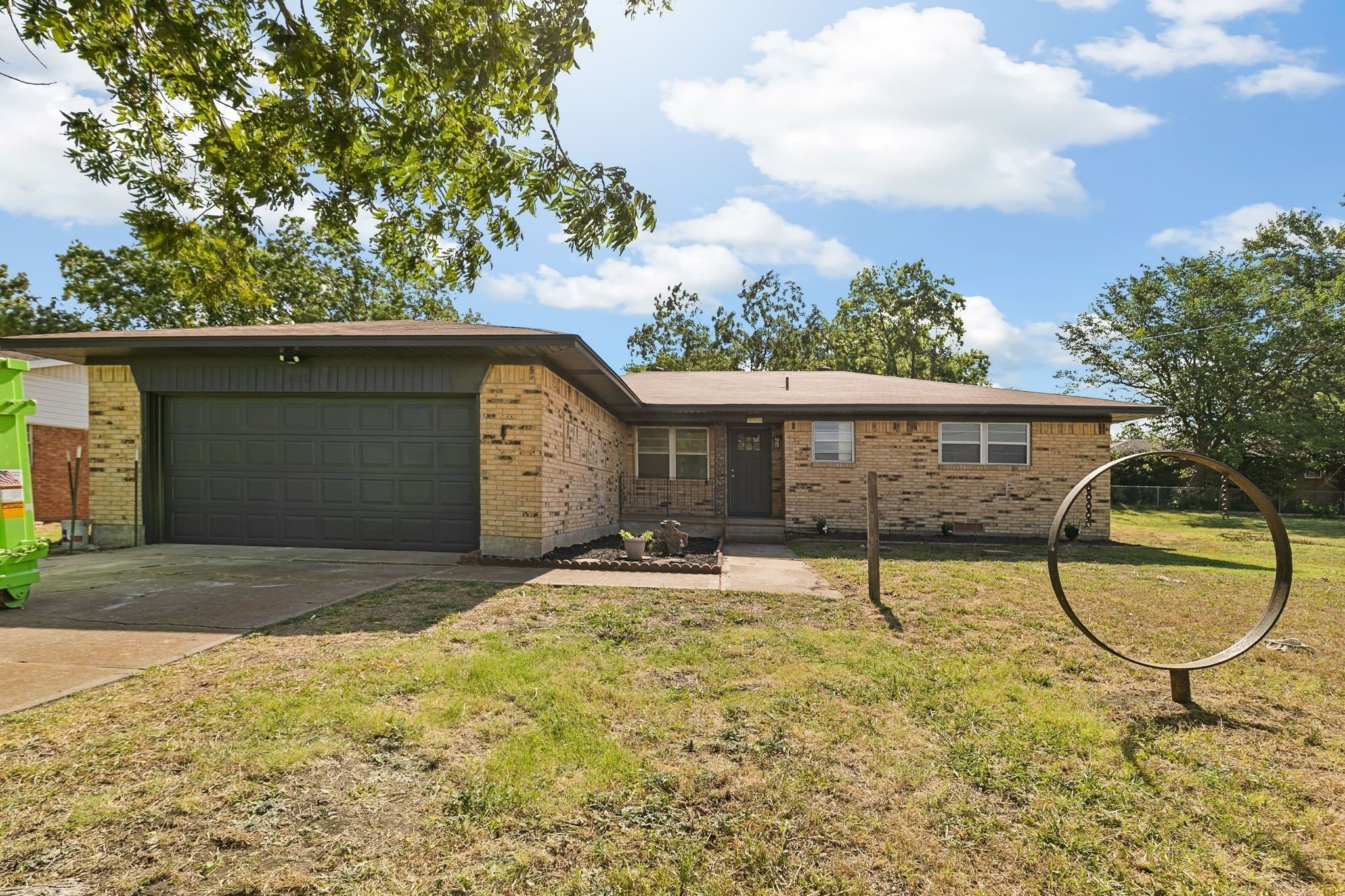609 S Farmington Road – photo 1 of 27