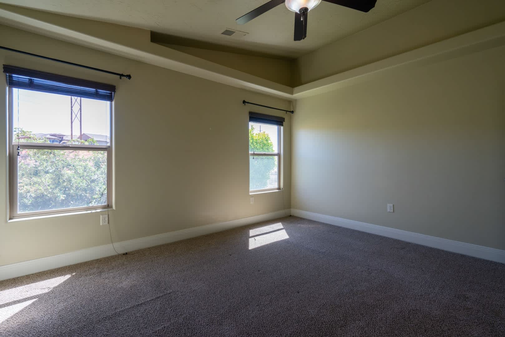 Pet Friendly 3 Bed 2 Bath Home With 2 Car Garage – photo 1