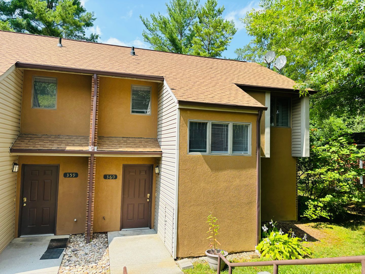 3 Bedroom 2 5 Bath Townhouse – photo 1