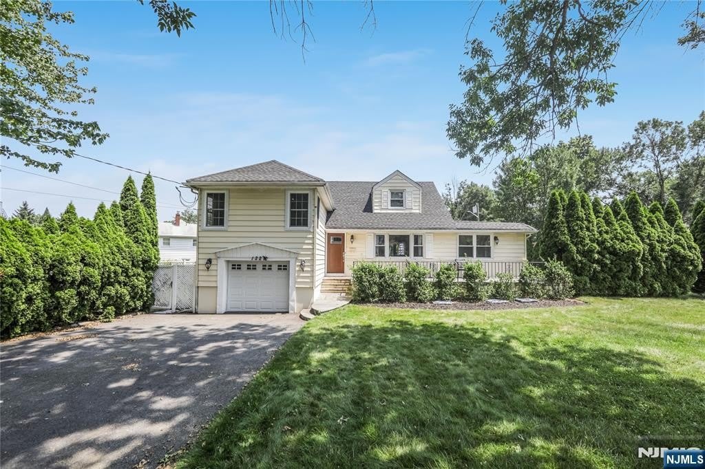 122 Village Circle W – photo 1