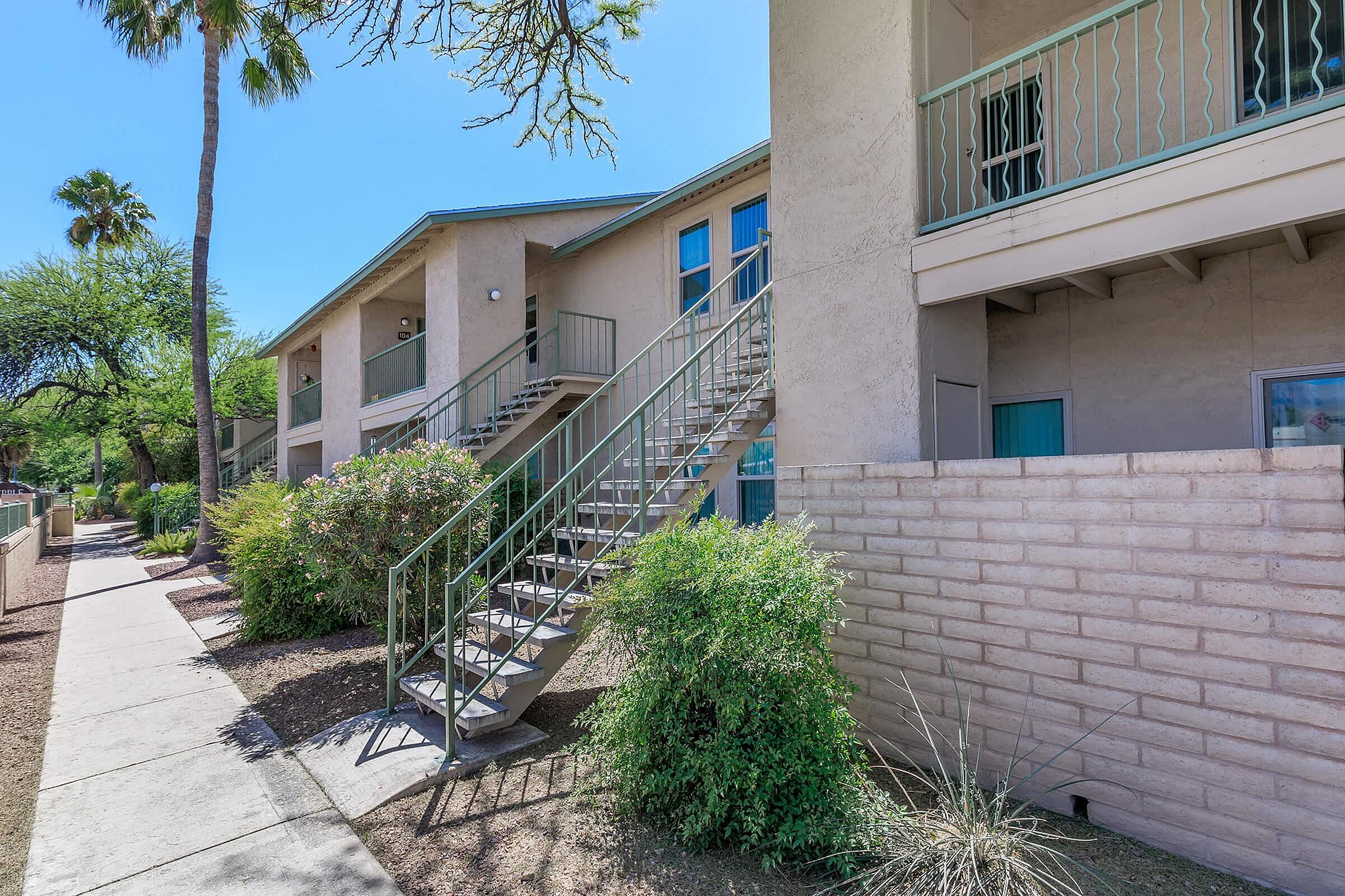Sand Pebble Apartments – photo 1