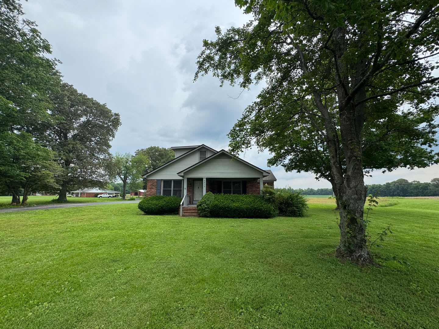 Prime Location! 3 Bed Home on Highway to Martin! – photo 1 of 16