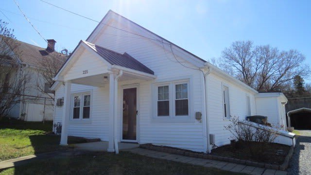 225 Ruth Street – photo 1 of 12