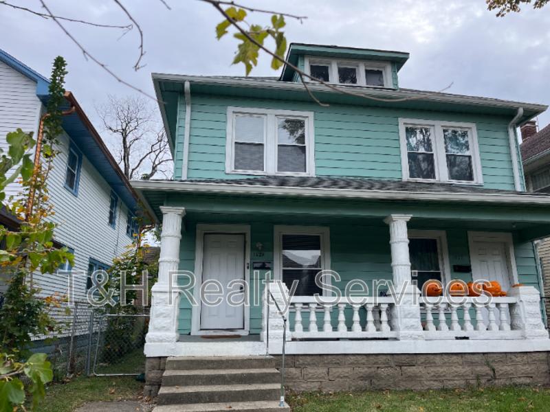 1029 North Parker Avenue – photo 1