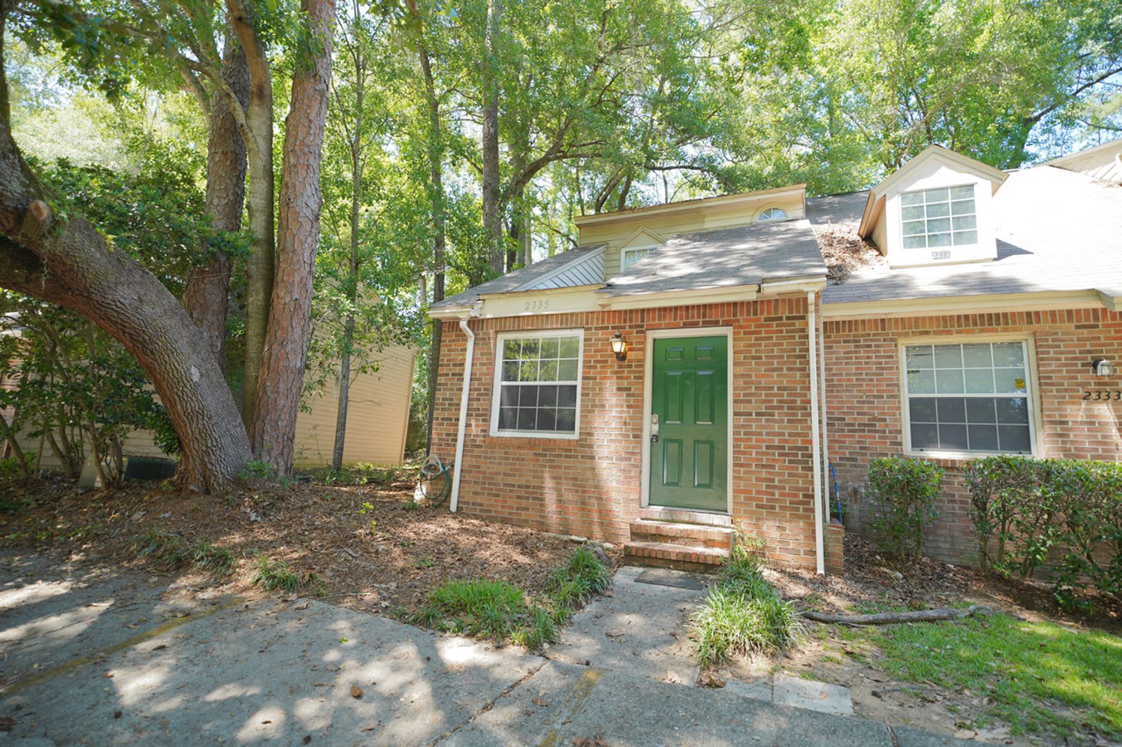 3 Bed / 2 Bath END Unit Townhome in Popular Westridge! – photo 1