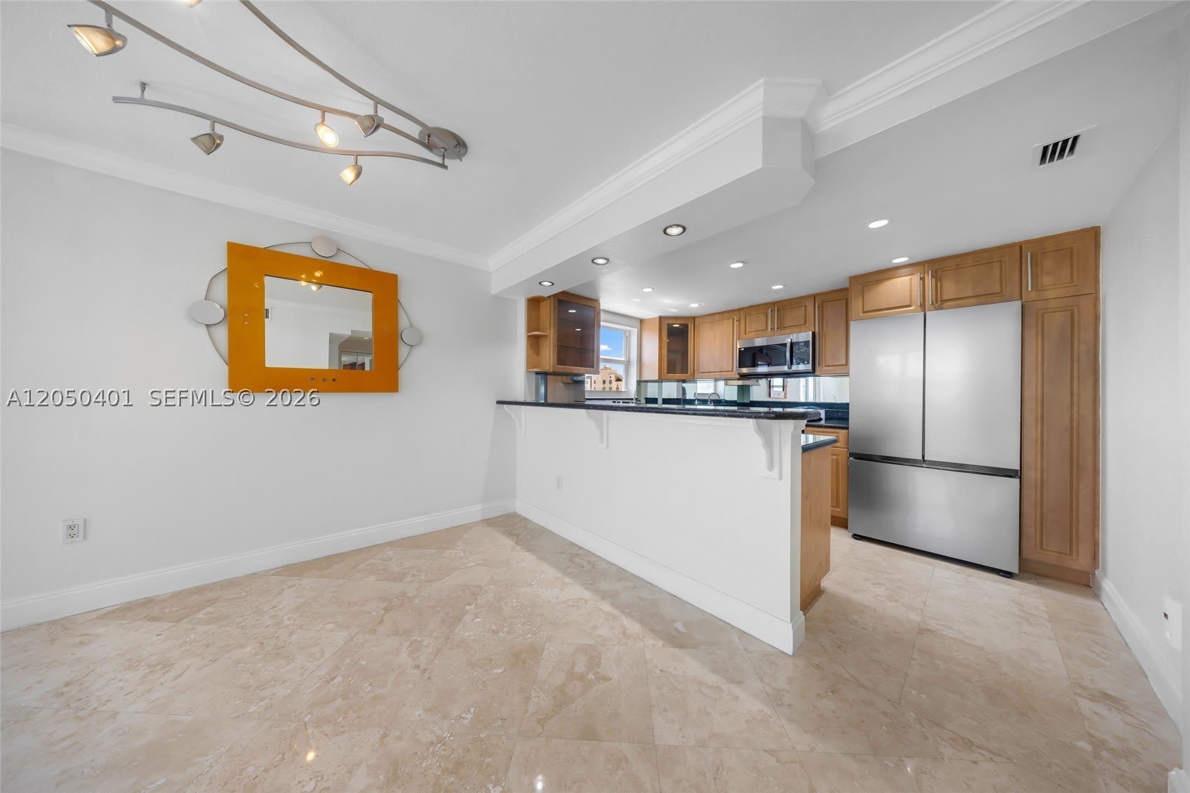 720 COLLINS AV – photo 1
