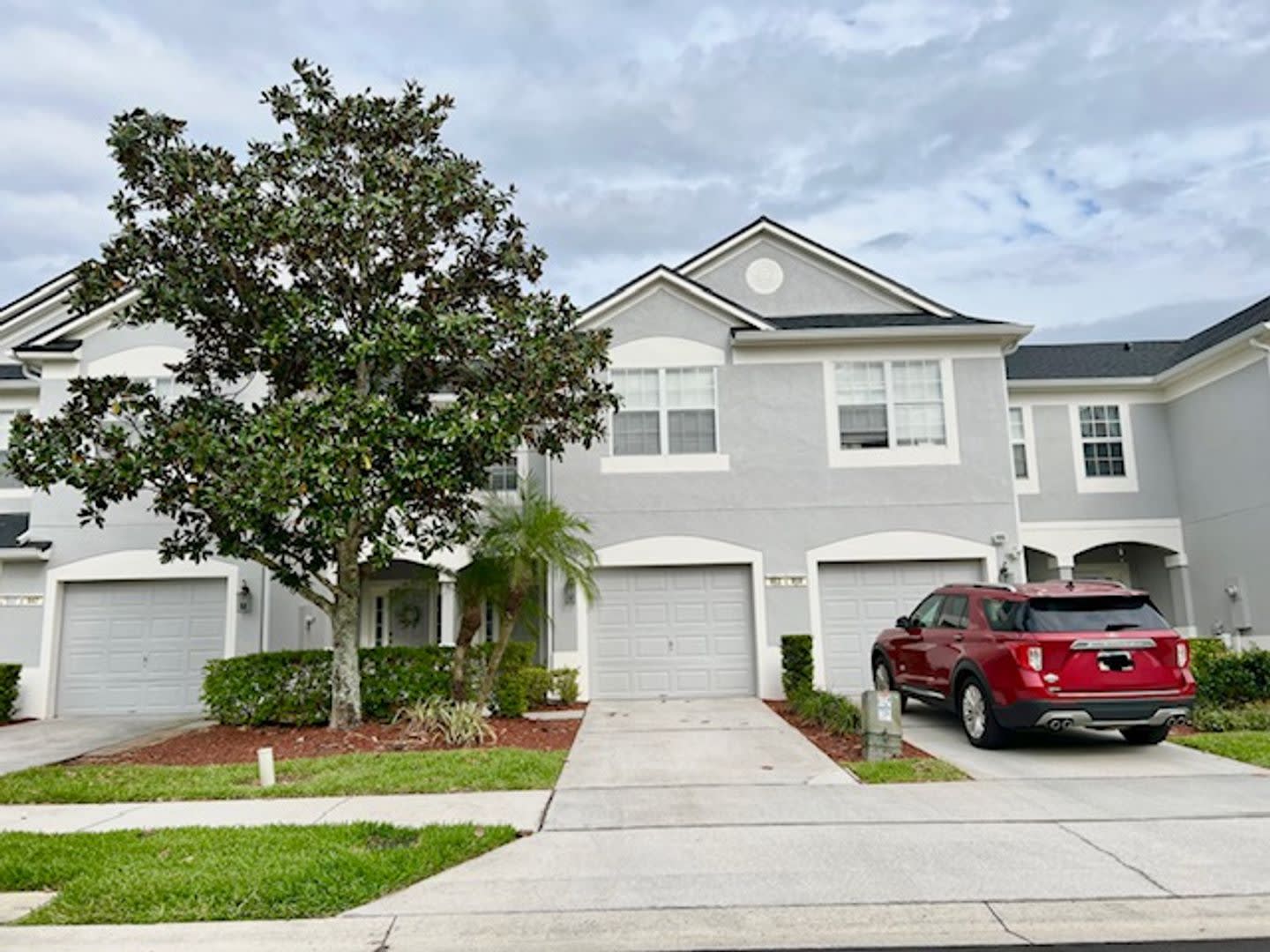 Move In August Beautiful 3 Bed 2 5 Bath Townhome With Large Screened In Back Porch 1 Car Attached Garage In Man Gated Spring Isle Avalon Park – photo 1