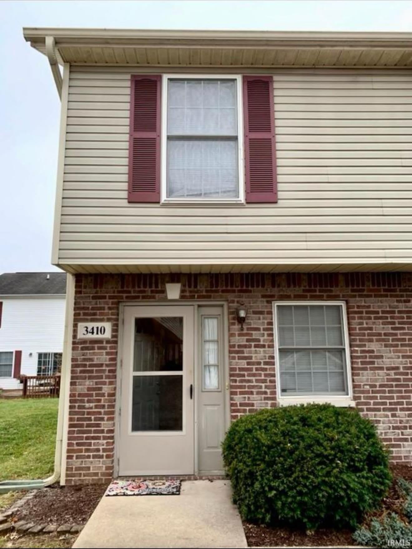 3410 S Oaklawn Circle – photo 1 of 7