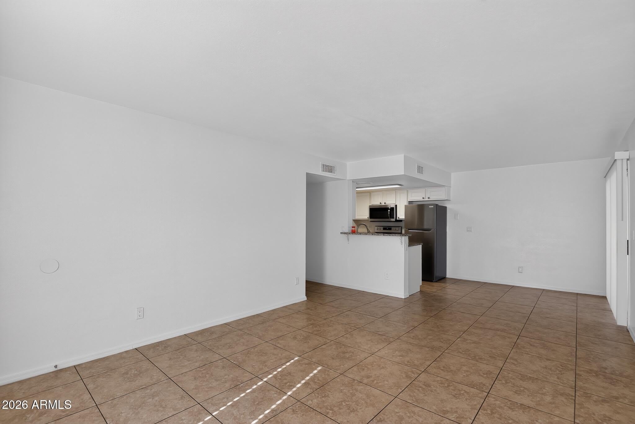 2132 W GLENROSA Avenue – photo 1