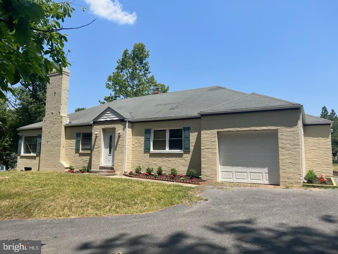 5100 SUITLAND Road – photo 1 of 18