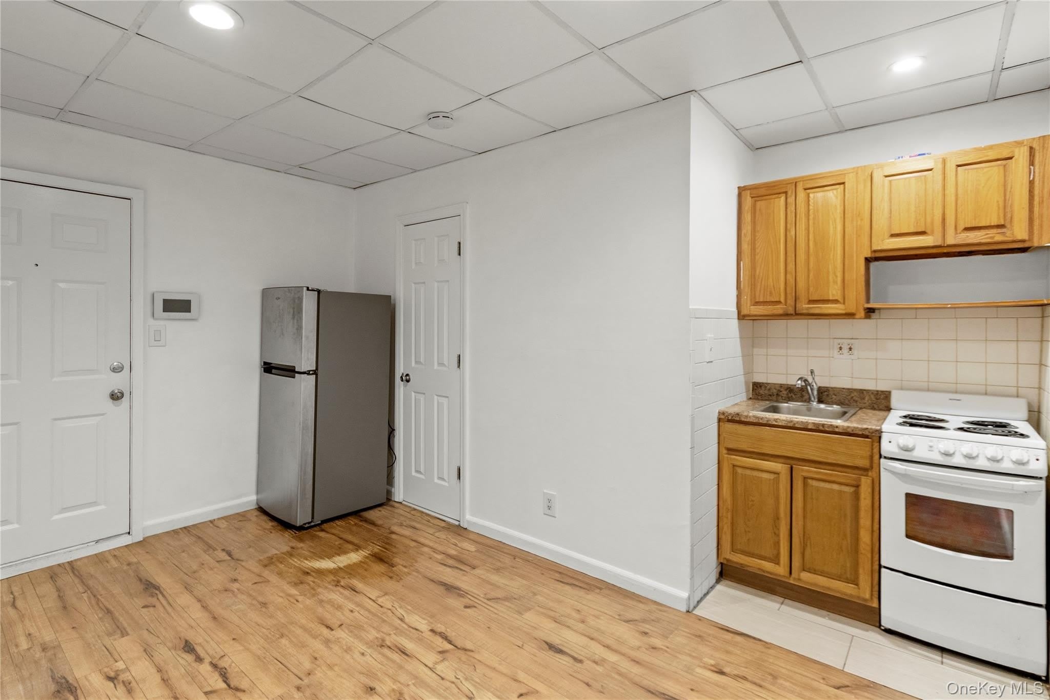 14 Bayville Avenue – photo 1 of 7