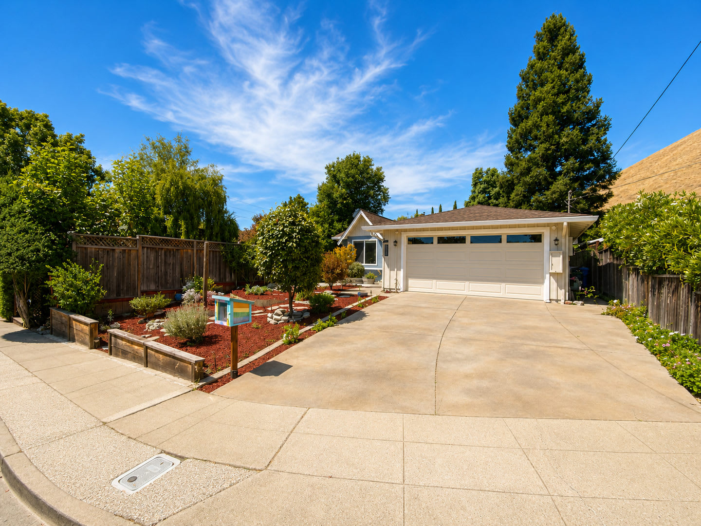 Gorgeous 3 Bedroom 2 Bath Home with Spectacular Curb Appeal! – photo 1