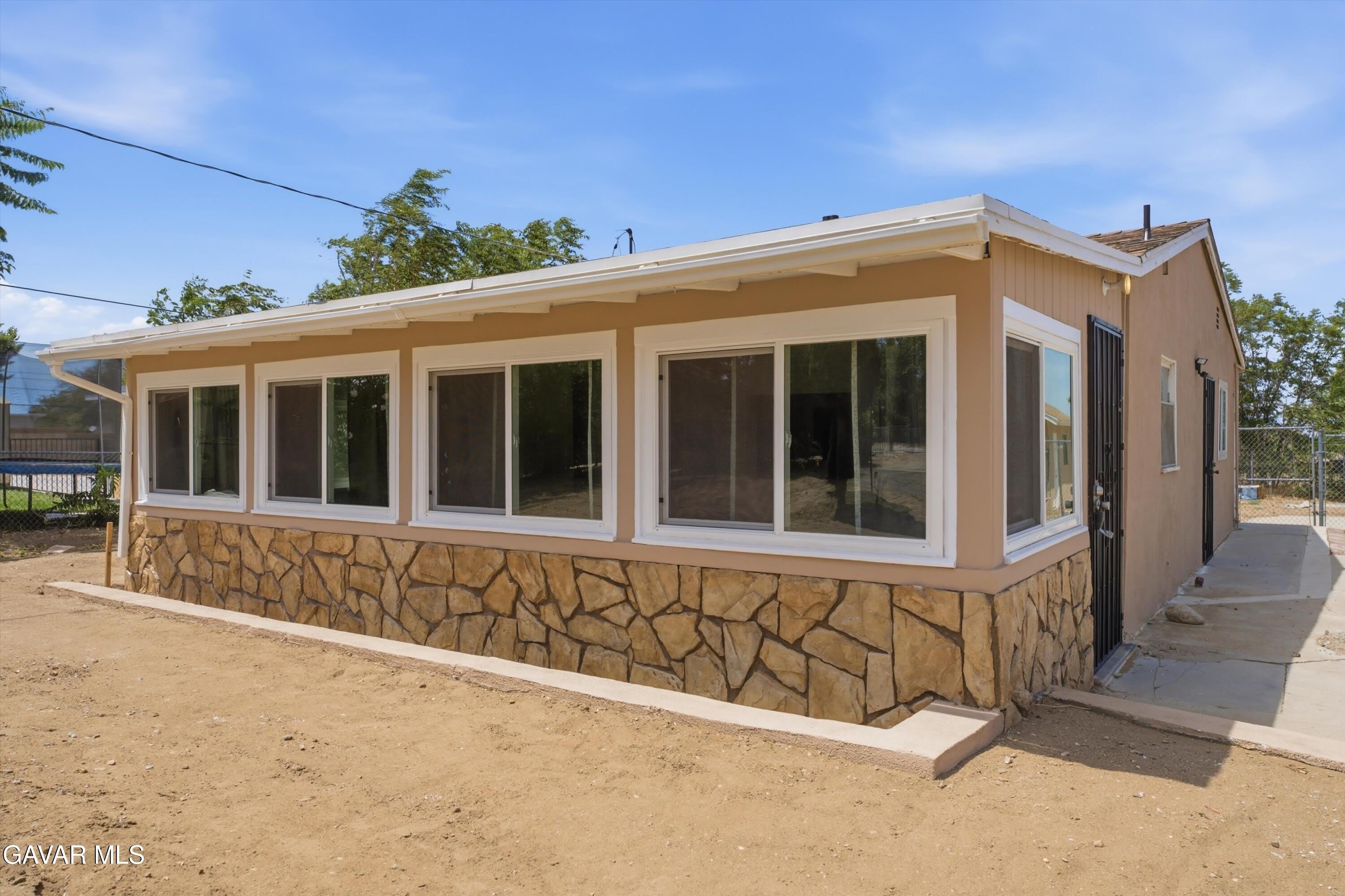 4851 W Avenue M8 – photo 1 of 12