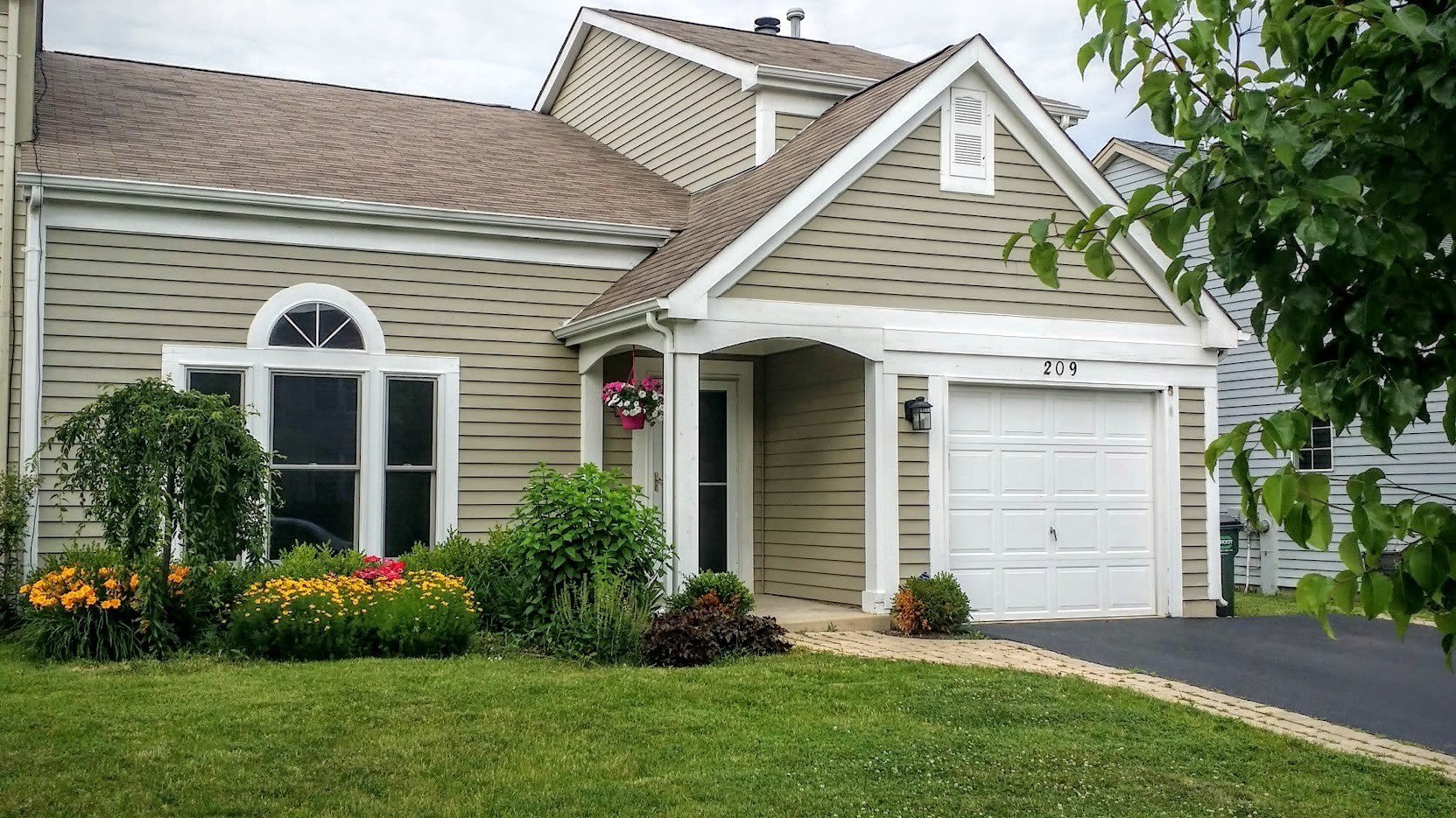 209 Wilton Lane – photo 1 of 146