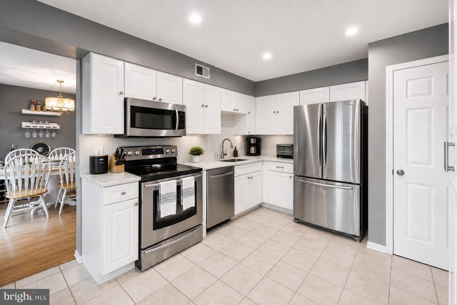 904 S MONROE Street – photo 1 of 17