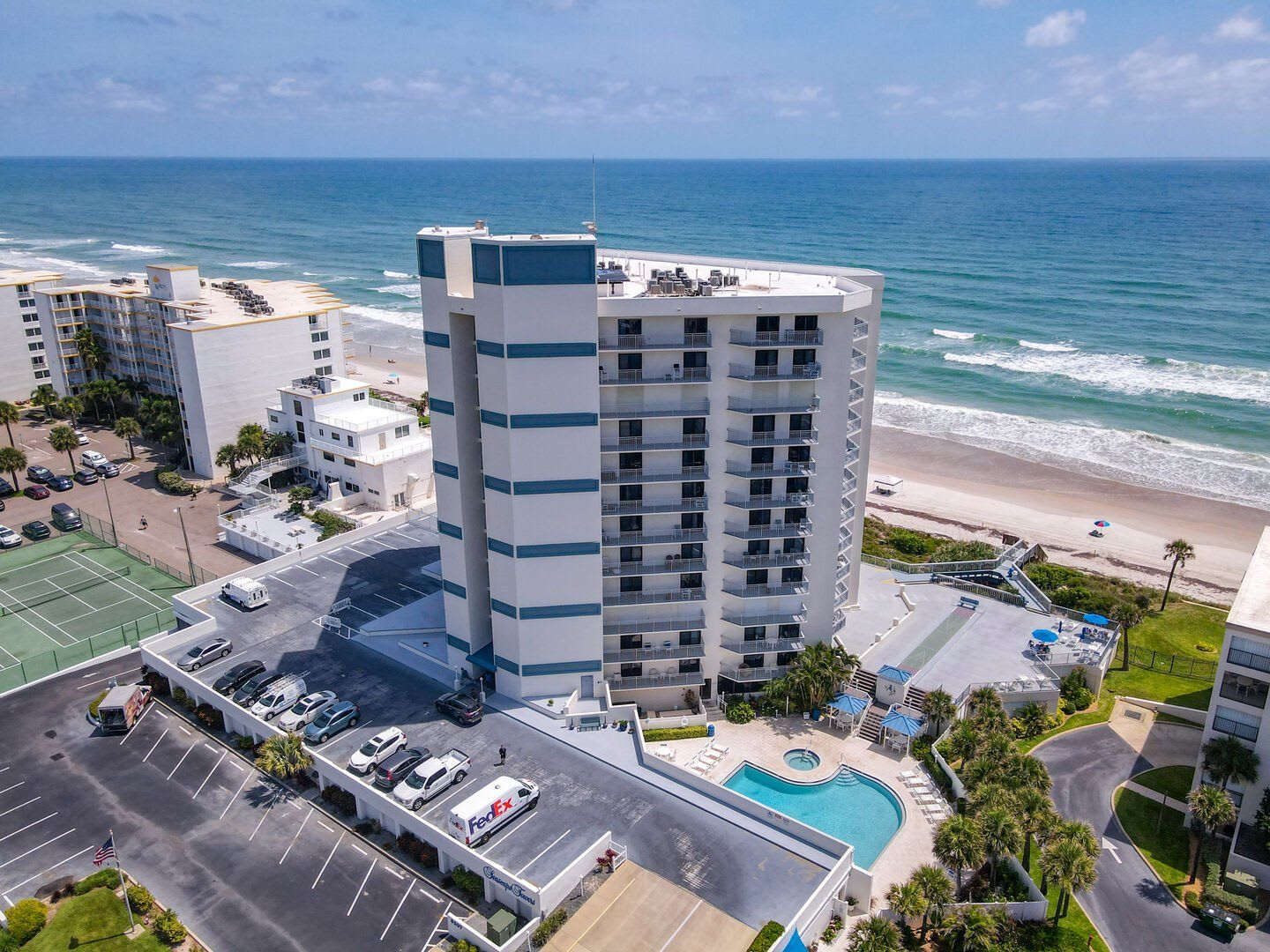 Fully Furnished Beautiful 2 Bedroom Seascape Towers Oceanfront Condo – photo 1