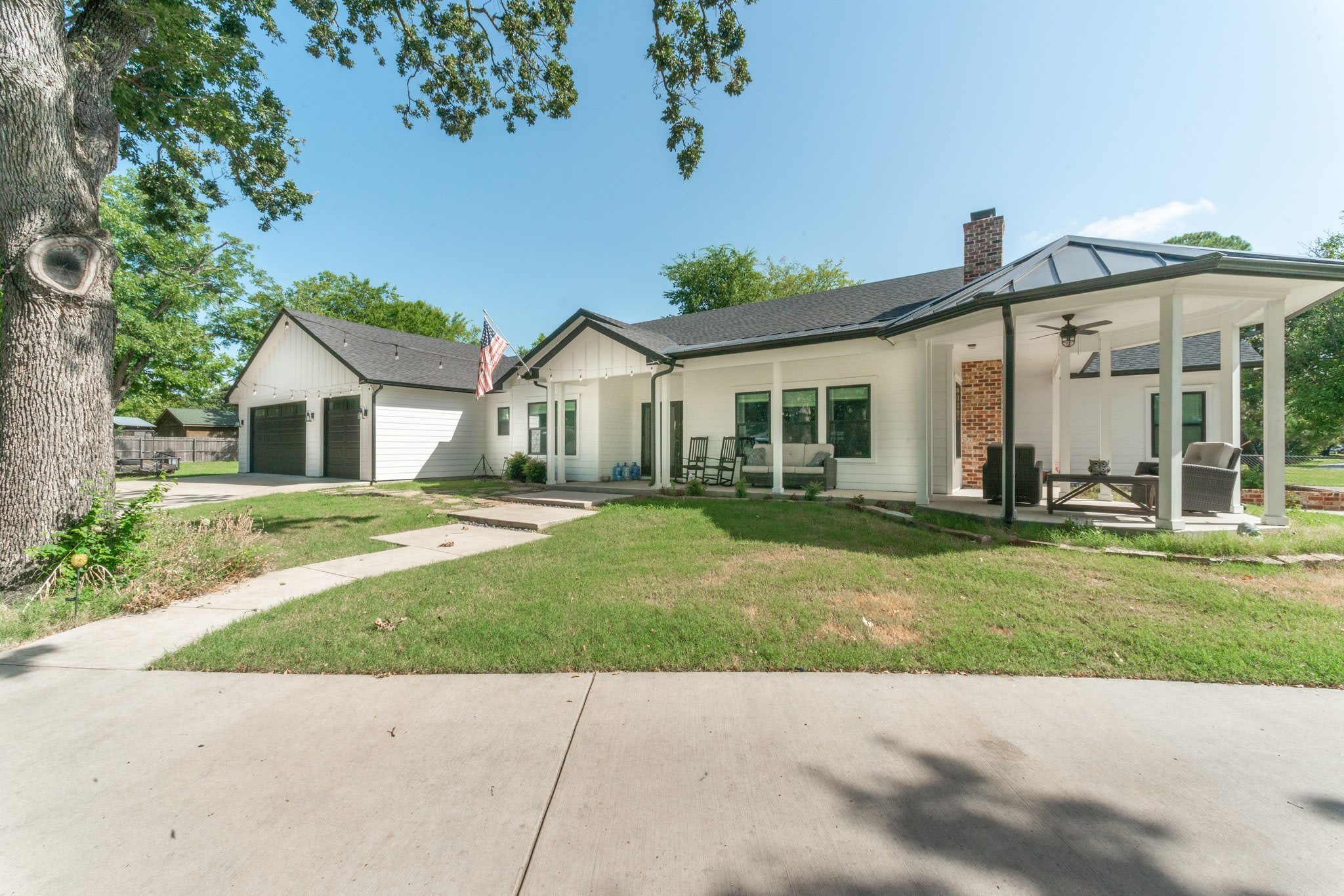 131 Lakeway Lane – photo 1 of 23