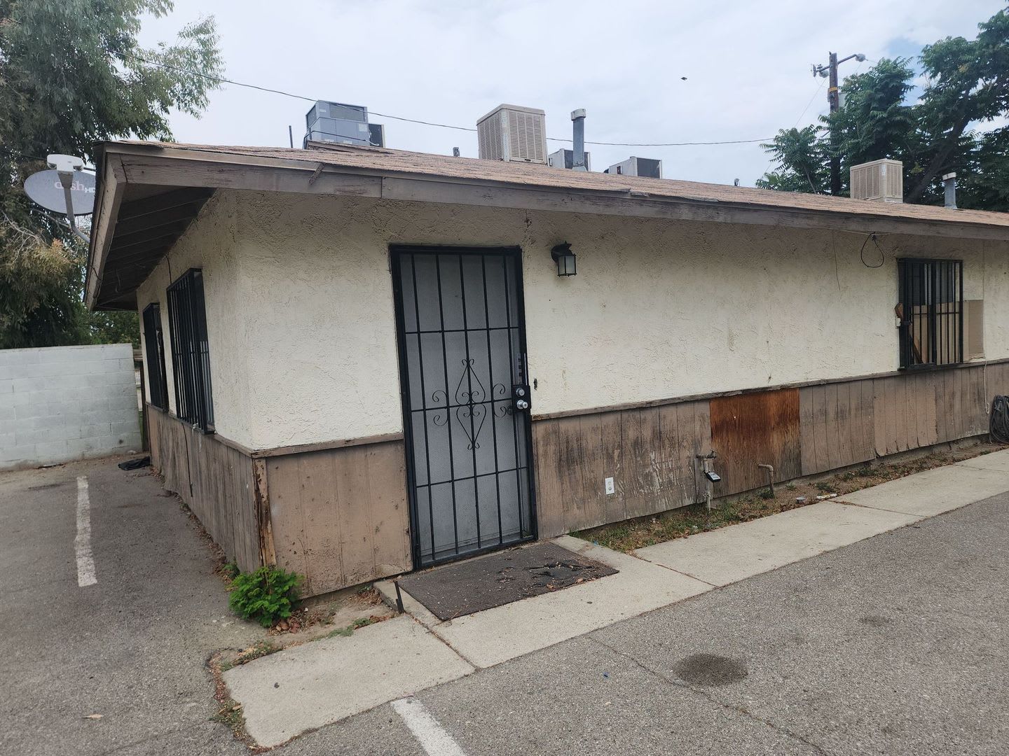 Enjoy this 2 bed/1 bath apartment – photo 1
