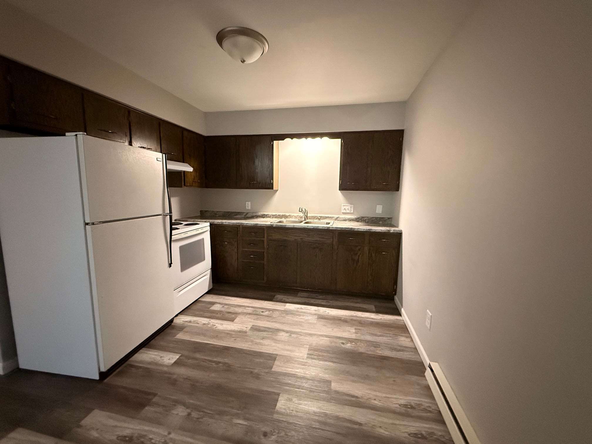 185 Susan Street – photo 1 of 8