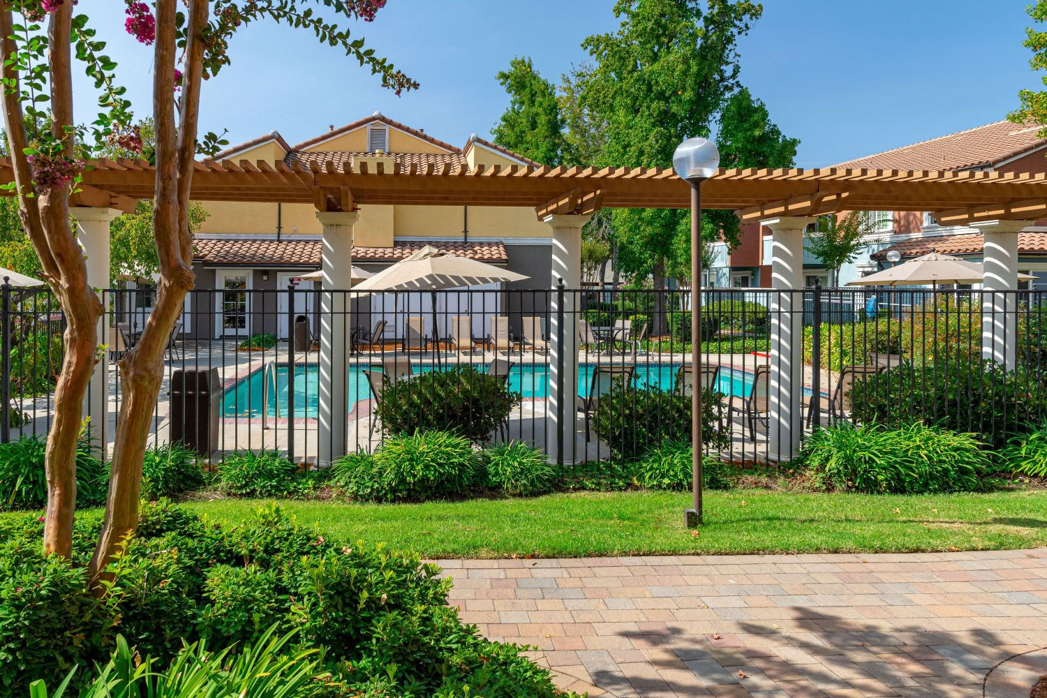 Peppertree Apartments – photo 1