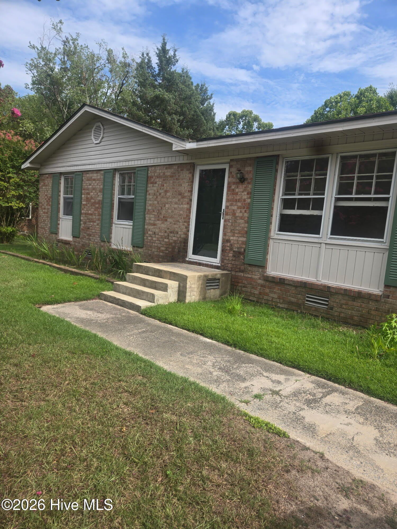 302 Millbrook Street – photo 1