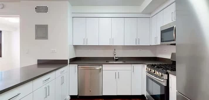146 E 16th St – photo 1