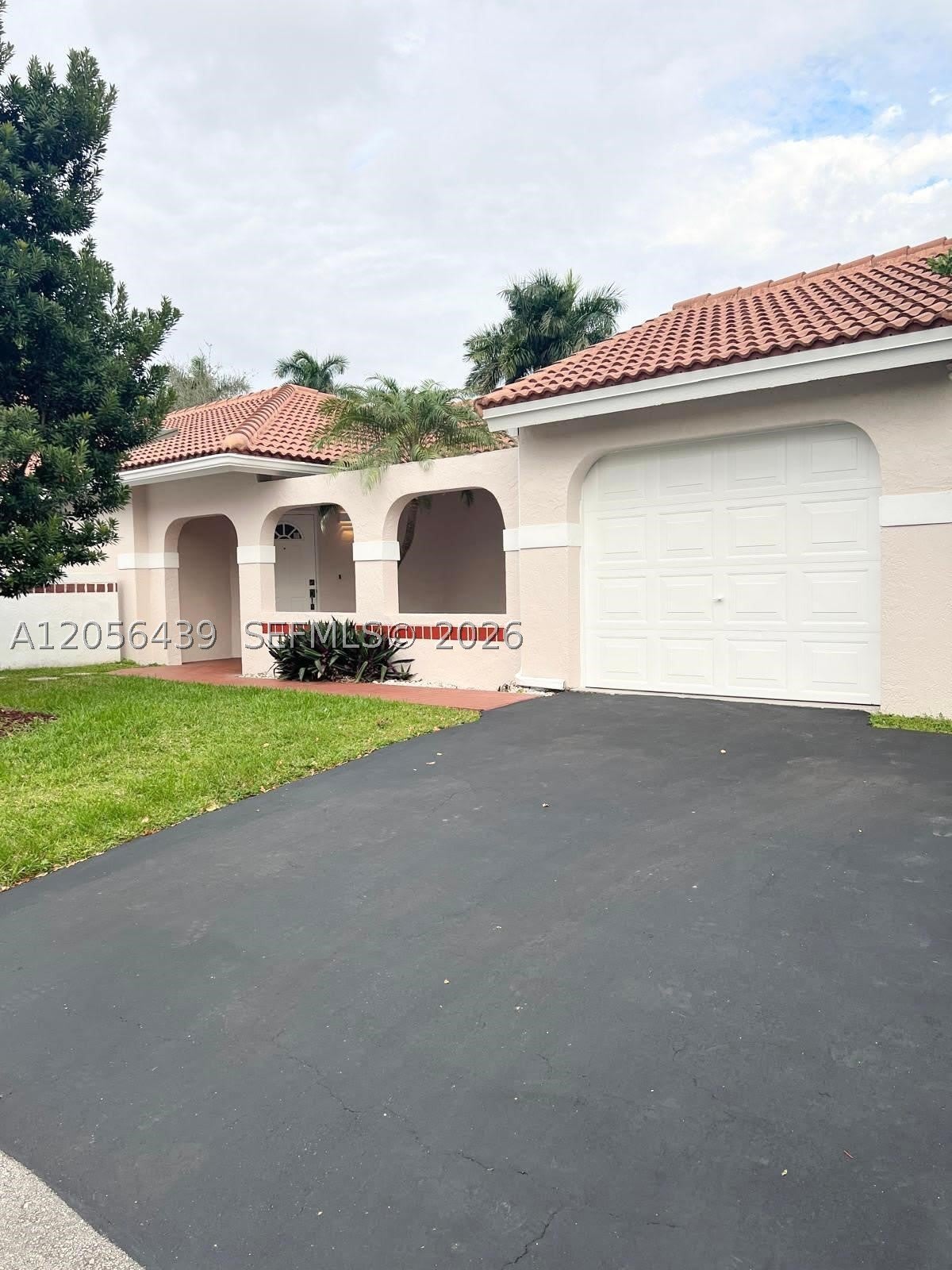 1285 Seagrape Cir – photo 1