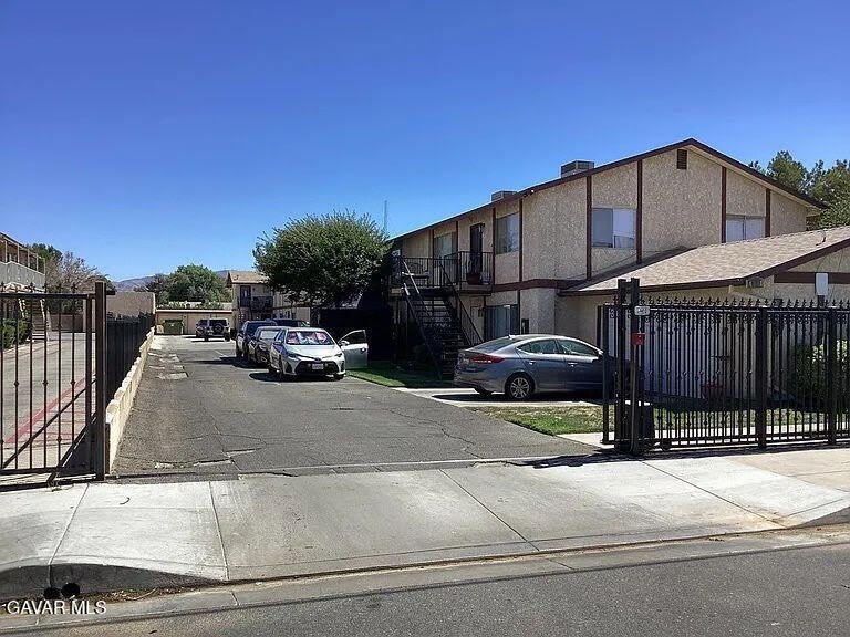 4128 W Avenue L – photo 1 of 10