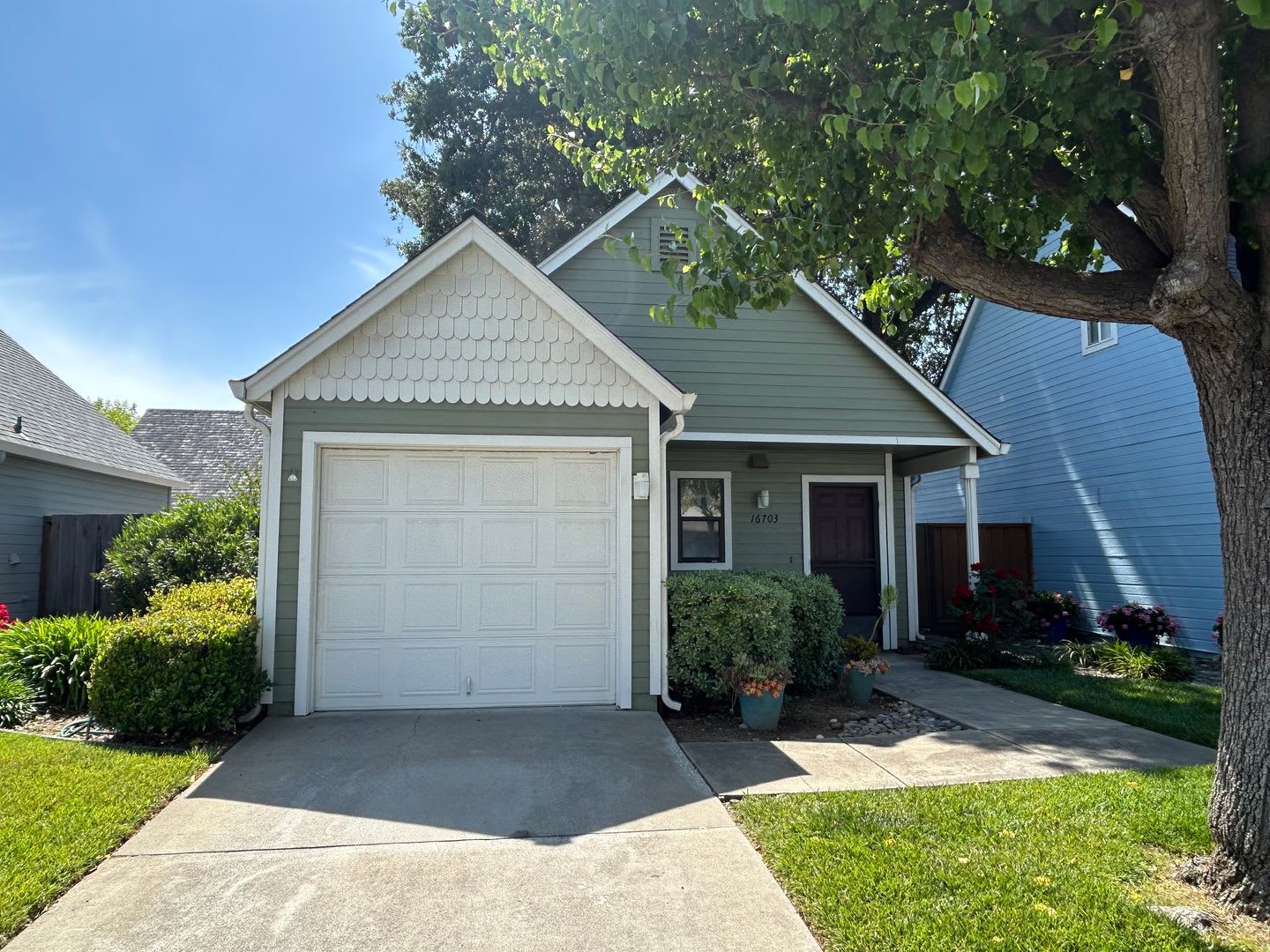Adorable 1 Bedroom Home in 55+ Cottage Green Community! – photo 1 of 14
