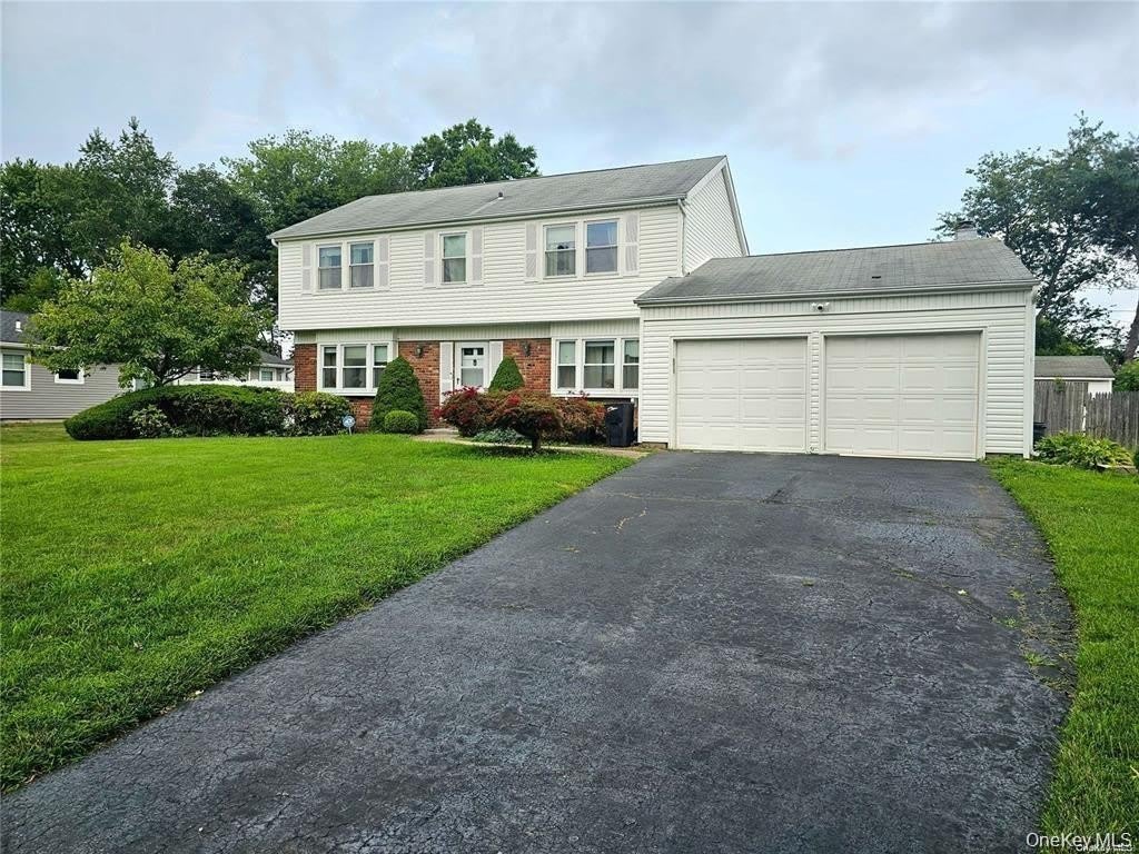 9 Maureen Lane – photo 1 of 9